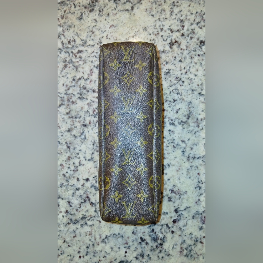 LOUIS VUITTON VINTAGE MAKEUP BAG - Picture 3 of 13